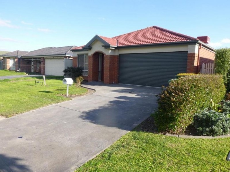 9 Spring Circuit, Pakenham VIC 3810