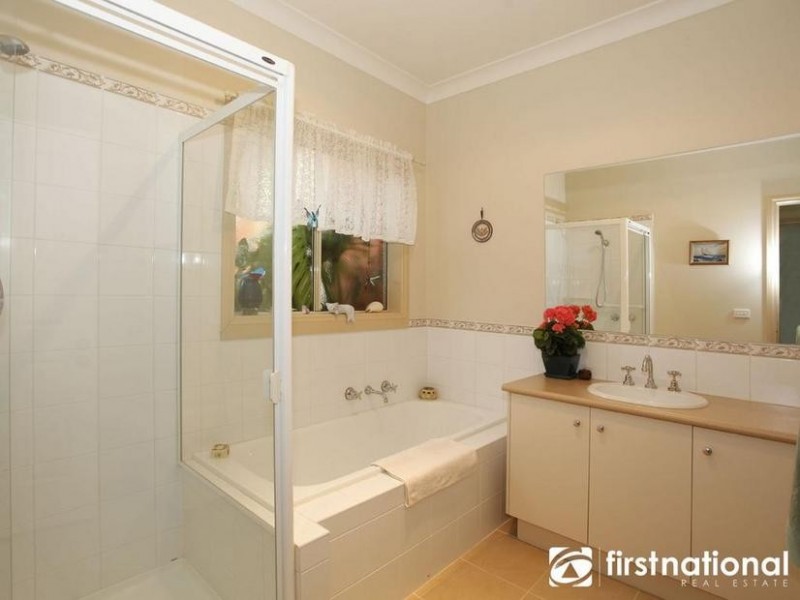 6 Clearwater Drive, Pakenham VIC 3810