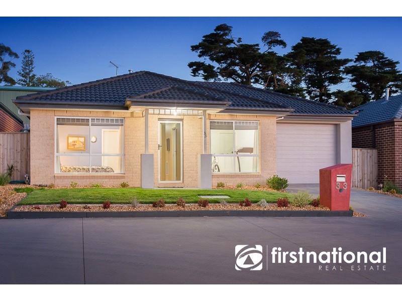 33 Manor View, Pakenham VIC 3810