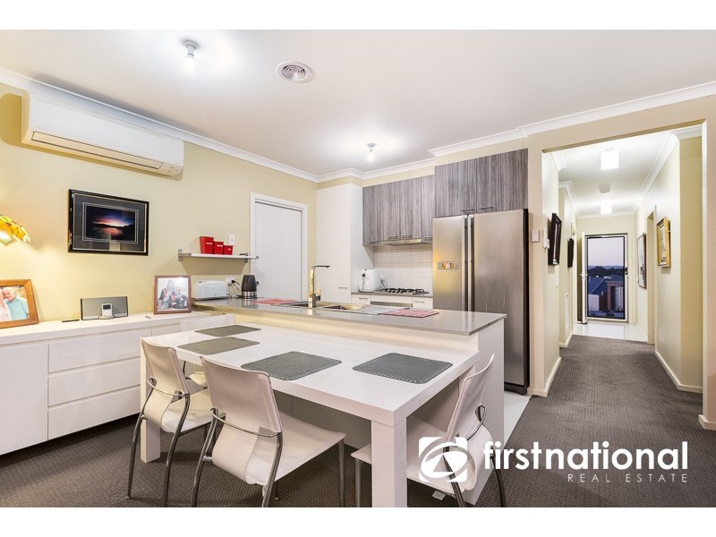 33 Manor View, Pakenham VIC 3810