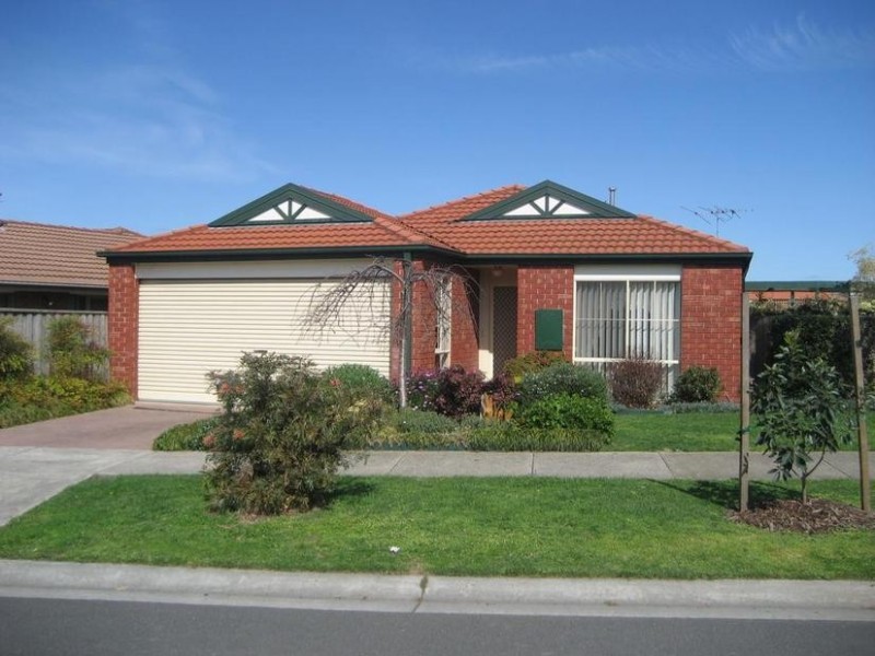 2 Jacqueline Place, Pakenham VIC 3810
