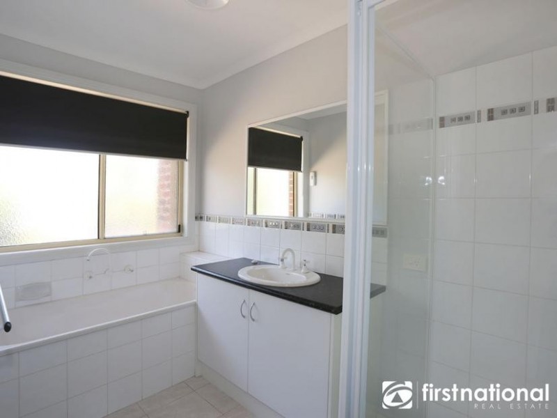 2 Snow Gum Court, Pakenham VIC 3810