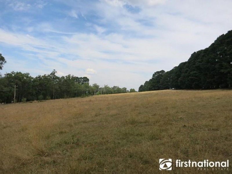 137 Bourkes Creek Road, Pakenham Upper VIC 3810