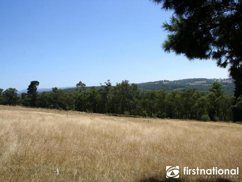 137 Bourkes Creek Road, Pakenham Upper VIC 3810