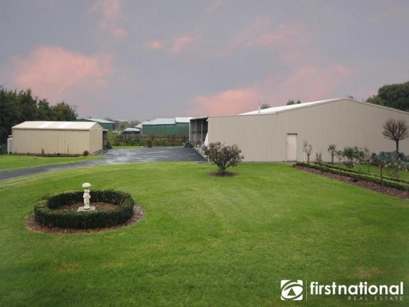 1 Bendanelle Crt, Garfield VIC 3814