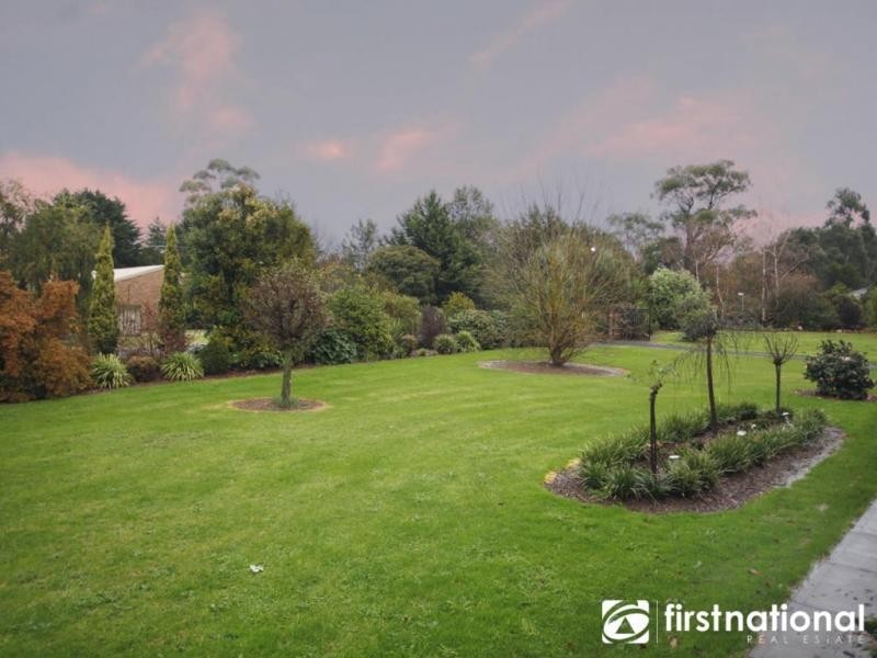 1 Bendanelle Crt, Garfield VIC 3814
