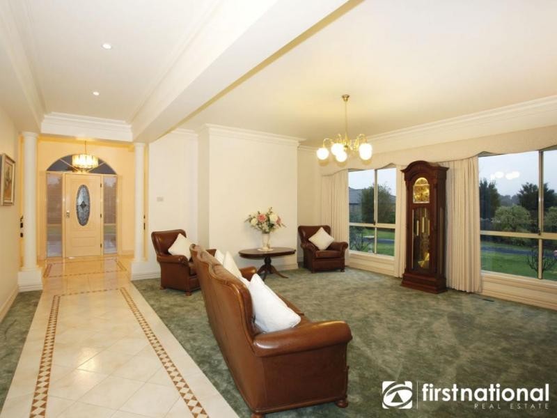 1 Bendanelle Crt, Garfield VIC 3814