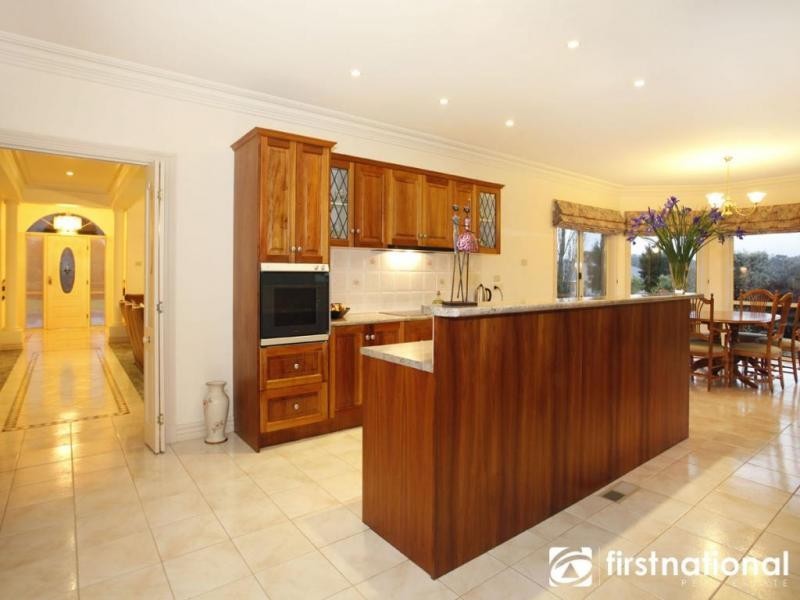 1 Bendanelle Crt, Garfield VIC 3814