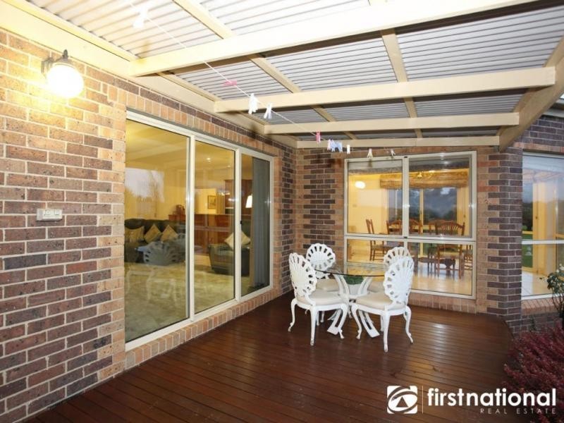 1 Bendanelle Crt, Garfield VIC 3814