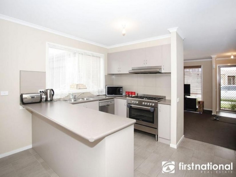 28 Walnut Way, Pakenham VIC 3810