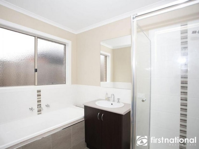 28 Walnut Way, Pakenham VIC 3810