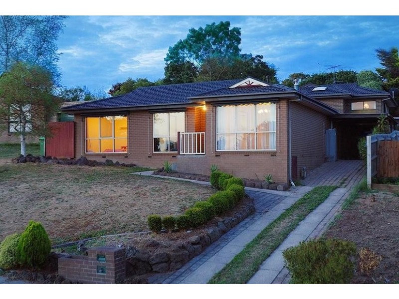 4 Dove Court, Pakenham VIC 3810