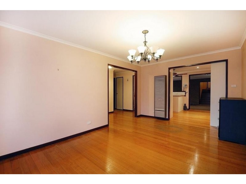 4 Dove Court, Pakenham VIC 3810