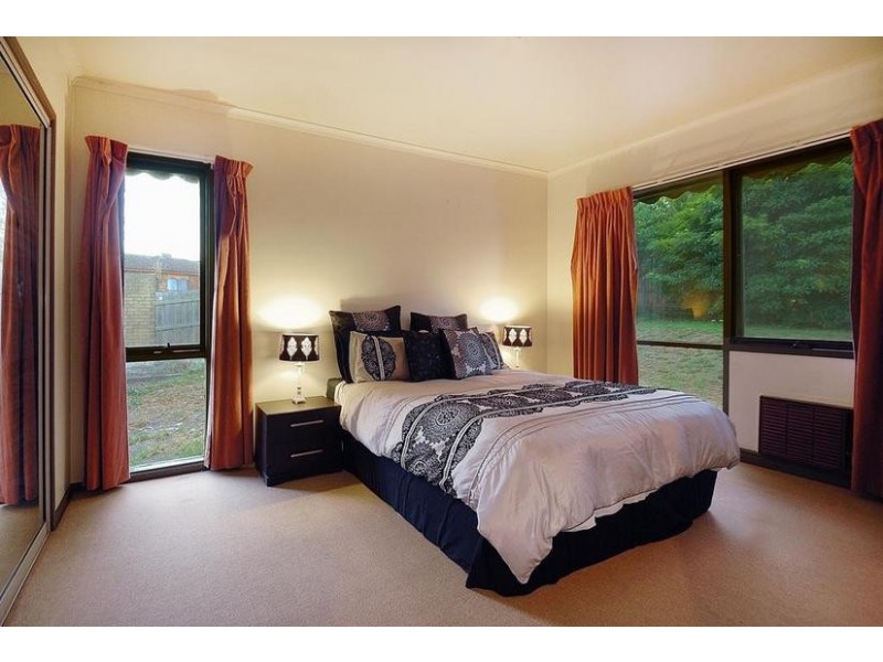 4 Dove Court, Pakenham VIC 3810