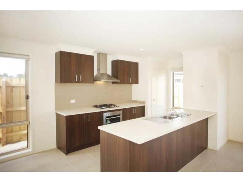 17 Caitlin Drive, Pakenham VIC 3810