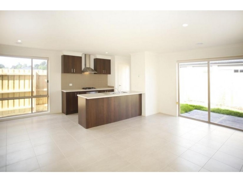 17 Caitlin Drive, Pakenham VIC 3810