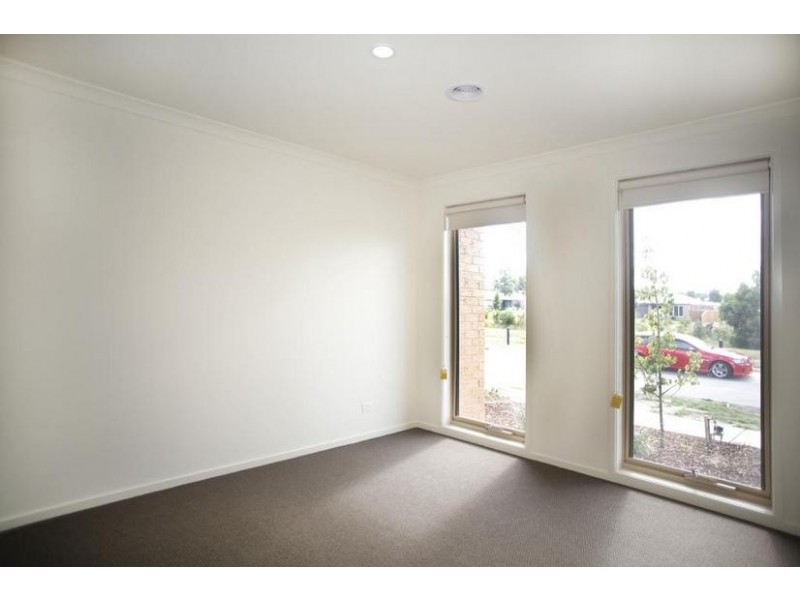 17 Caitlin Drive, Pakenham VIC 3810