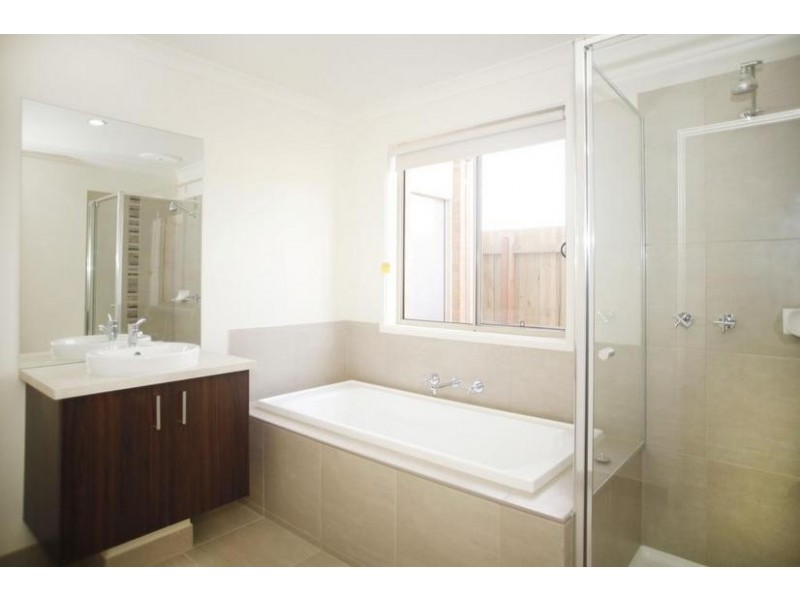 17 Caitlin Drive, Pakenham VIC 3810