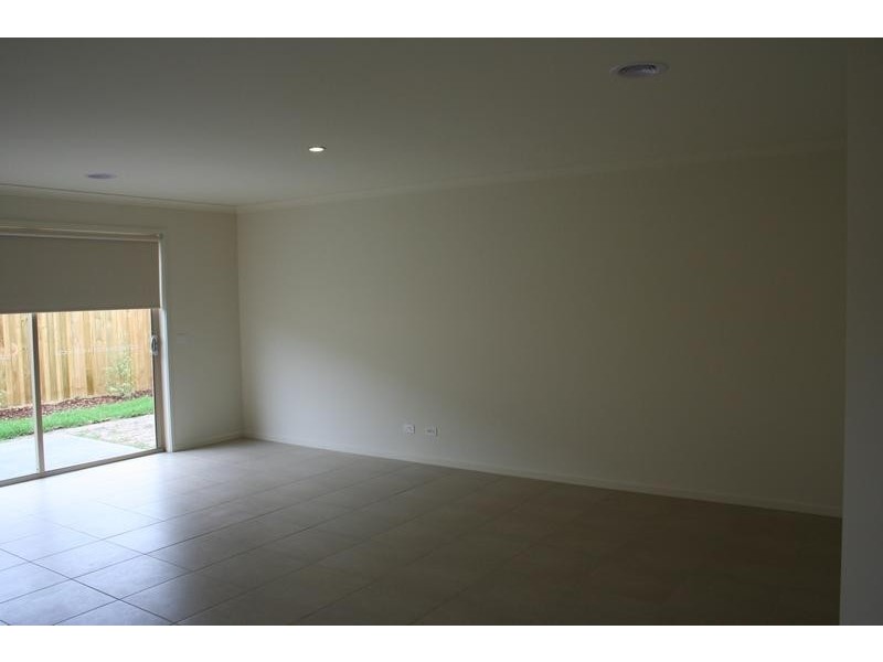 17 Caitlin Drive, Pakenham VIC 3810