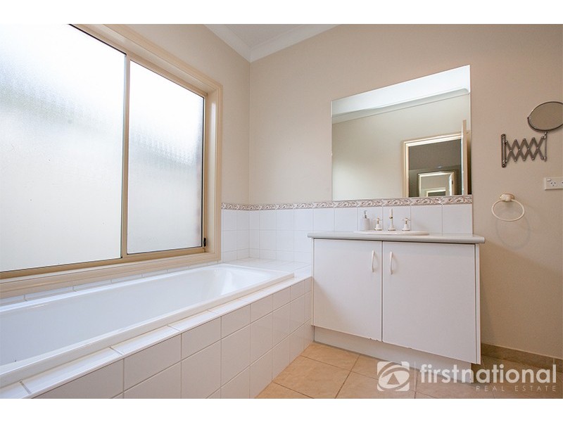 4 Spring Circuit, Pakenham VIC 3810