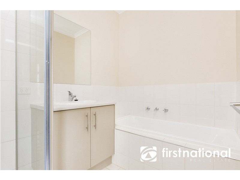 1/16-20 Honeysuckle Close, Pakenham VIC 3810