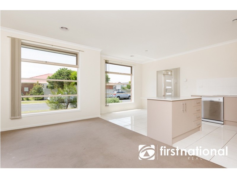 1/16-20 Honeysuckle Close, Pakenham VIC 3810