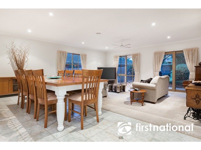 18 Osborn Grove, Pakenham VIC 3810