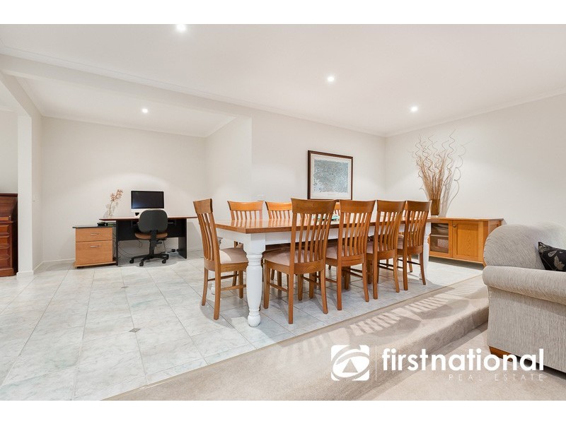 18 Osborn Grove, Pakenham VIC 3810