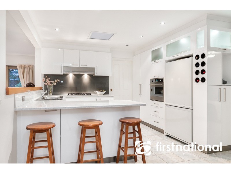 18 Osborn Grove, Pakenham VIC 3810