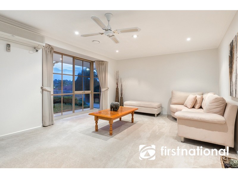 18 Osborn Grove, Pakenham VIC 3810