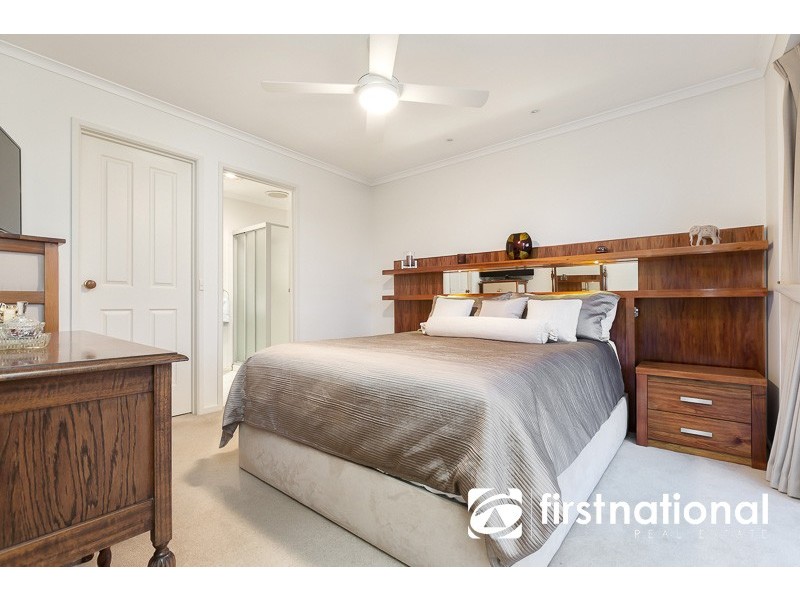 18 Osborn Grove, Pakenham VIC 3810