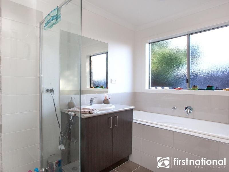 10/7 Melissa Way, Pakenham VIC 3810