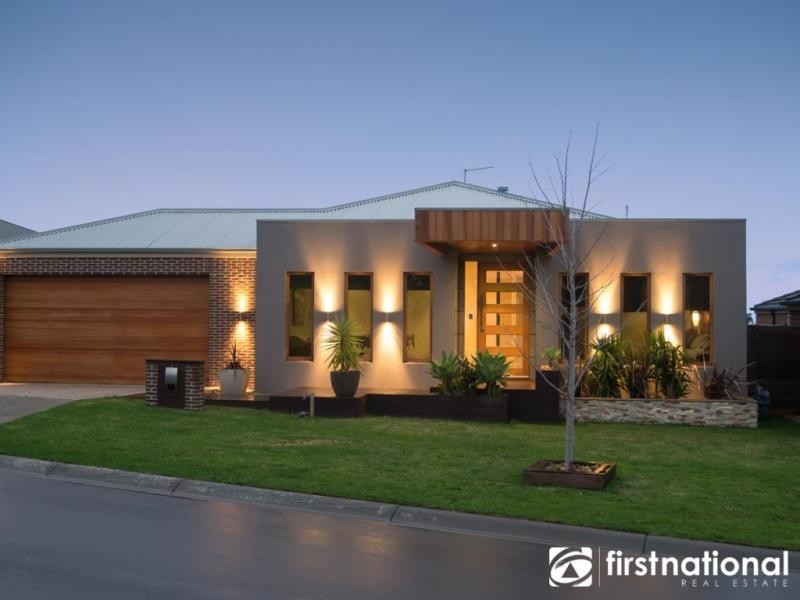 5 Victoria Place, Pakenham VIC 3810