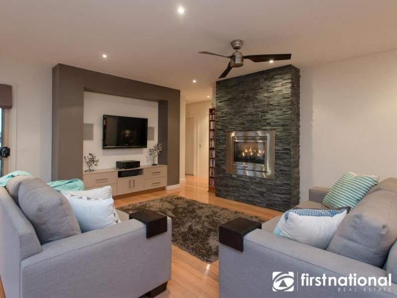 5 Victoria Place, Pakenham VIC 3810