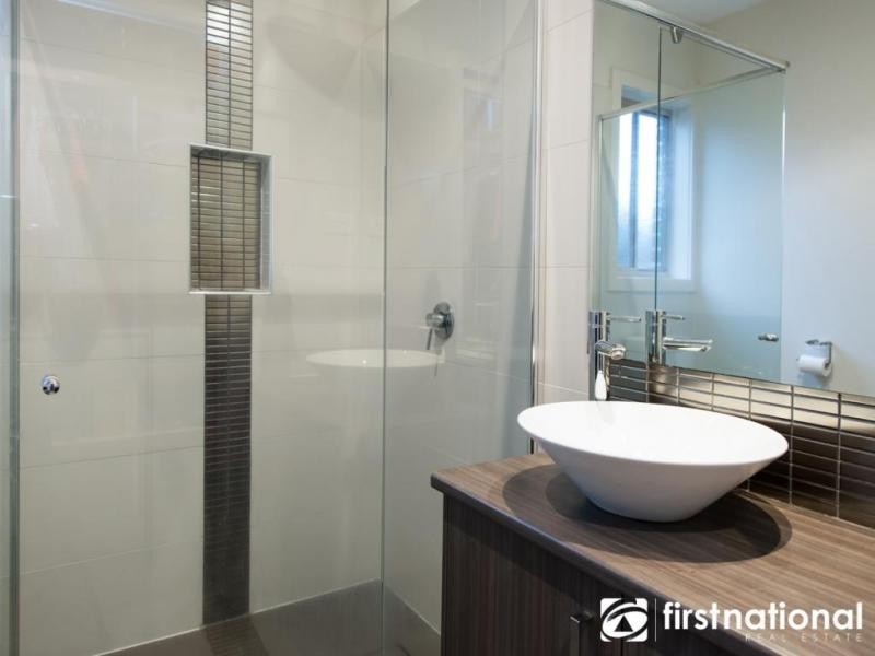 5 Victoria Place, Pakenham VIC 3810