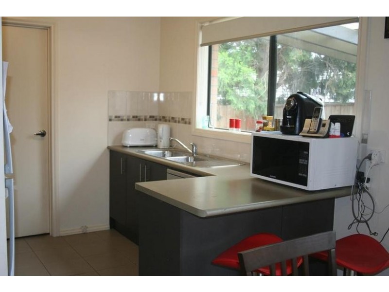 4/108 Ahern Road, Pakenham VIC 3810