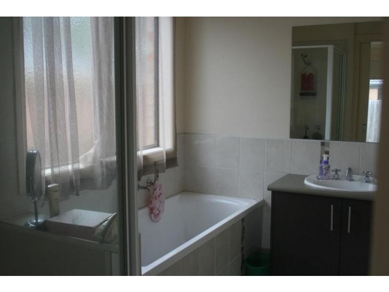 4/108 Ahern Road, Pakenham VIC 3810