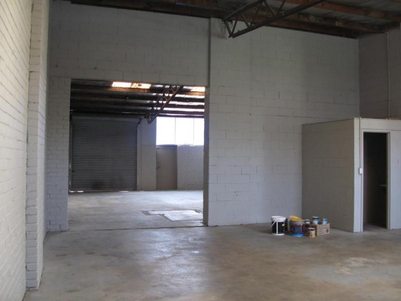 1 & 2/1-5 Purton Road, Pakenham VIC 3810