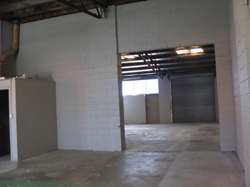 1 & 2/1-5 Purton Road, Pakenham VIC 3810