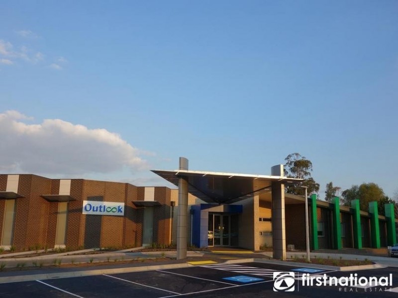 24 Toomuc Valley Road, Pakenham VIC 3810