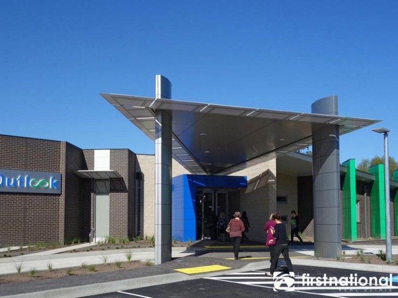 24 Toomuc Valley Road, Pakenham VIC 3810