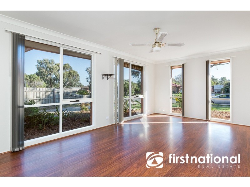 39 Kingston Avenue, Pakenham VIC 3810