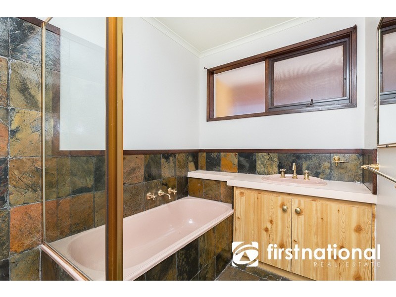 39 Kingston Avenue, Pakenham VIC 3810