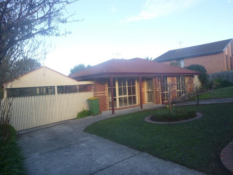 3 Highland Drive, Pakenham VIC 3810