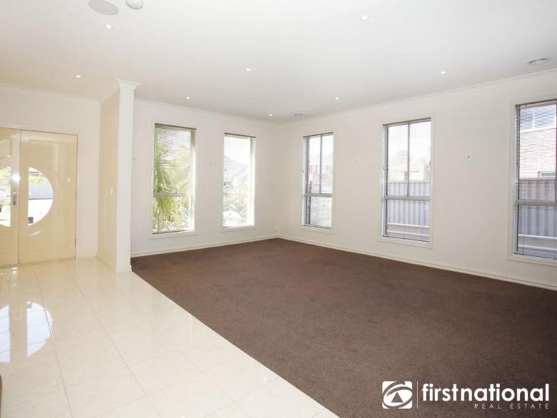 14 Clearwater Drive, Pakenham VIC 3810