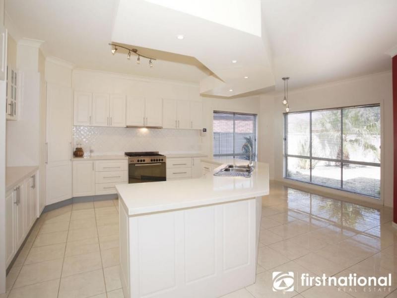 14 Clearwater Drive, Pakenham VIC 3810