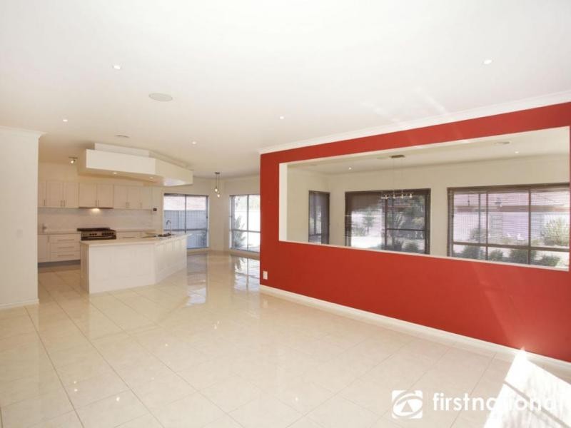 14 Clearwater Drive, Pakenham VIC 3810