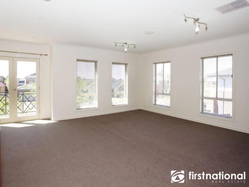 14 Clearwater Drive, Pakenham VIC 3810