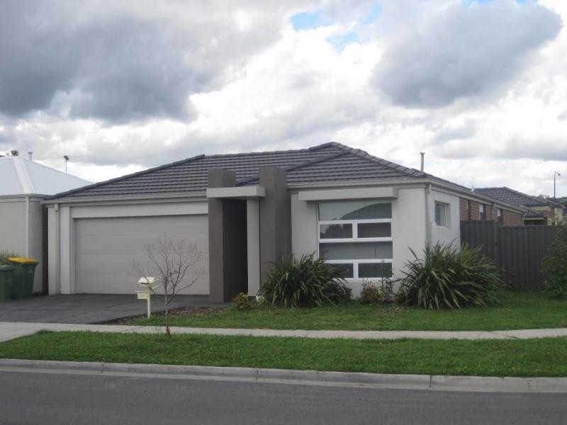 20 Orchard Valley Avenue, Pakenham VIC 3810