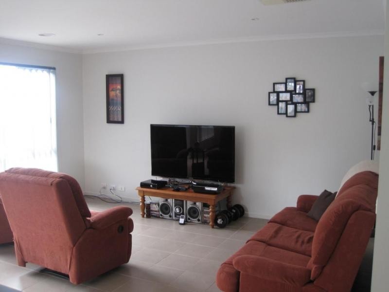 20 Orchard Valley Avenue, Pakenham VIC 3810